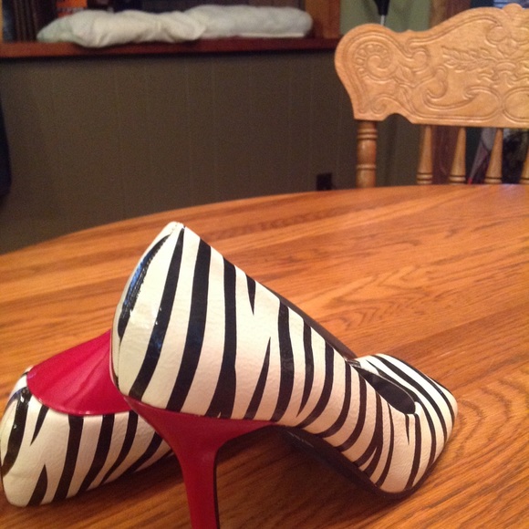 Cute shoes - Picture 2 of 2